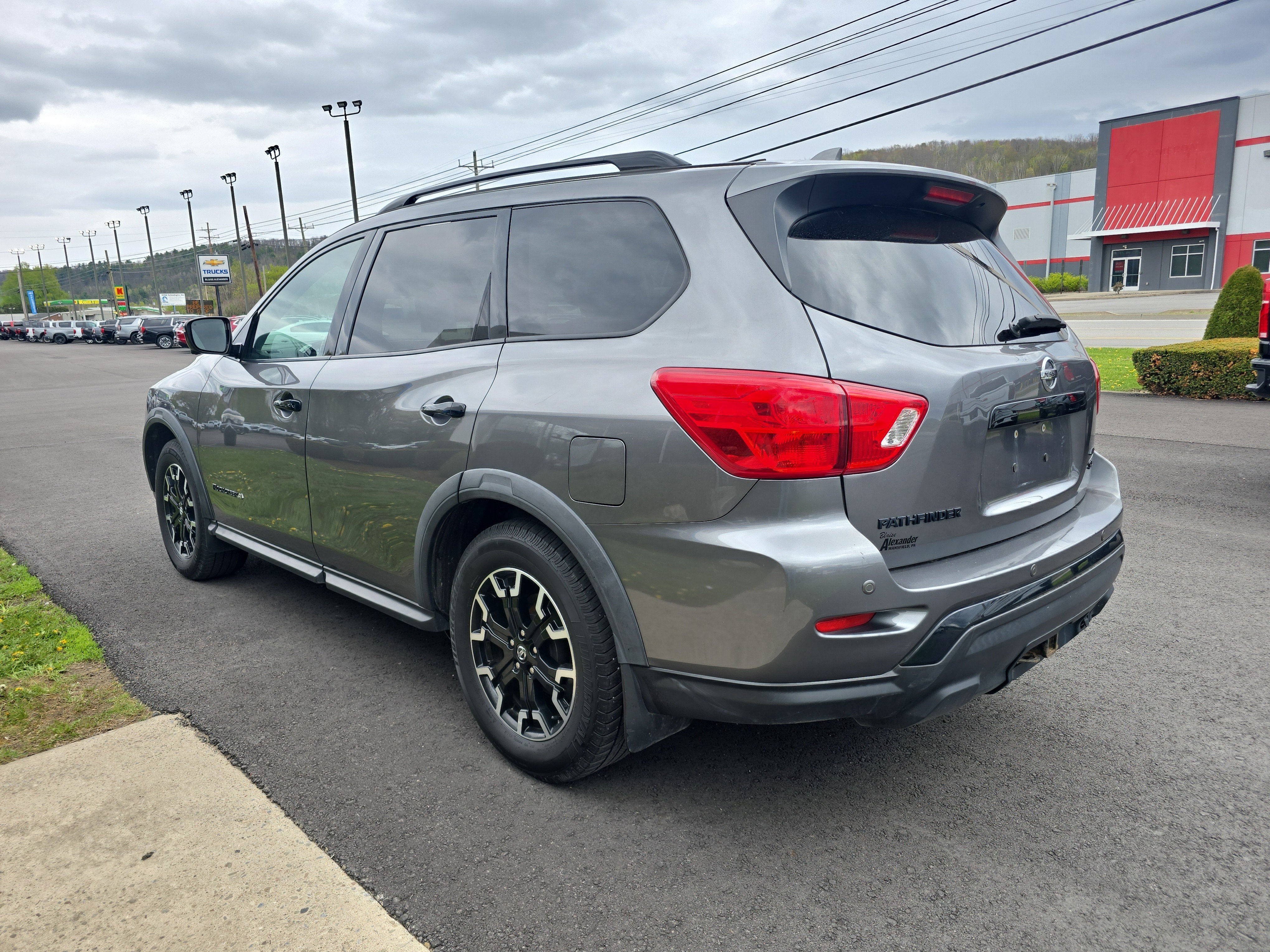 2019 Nissan Pathfinder SL