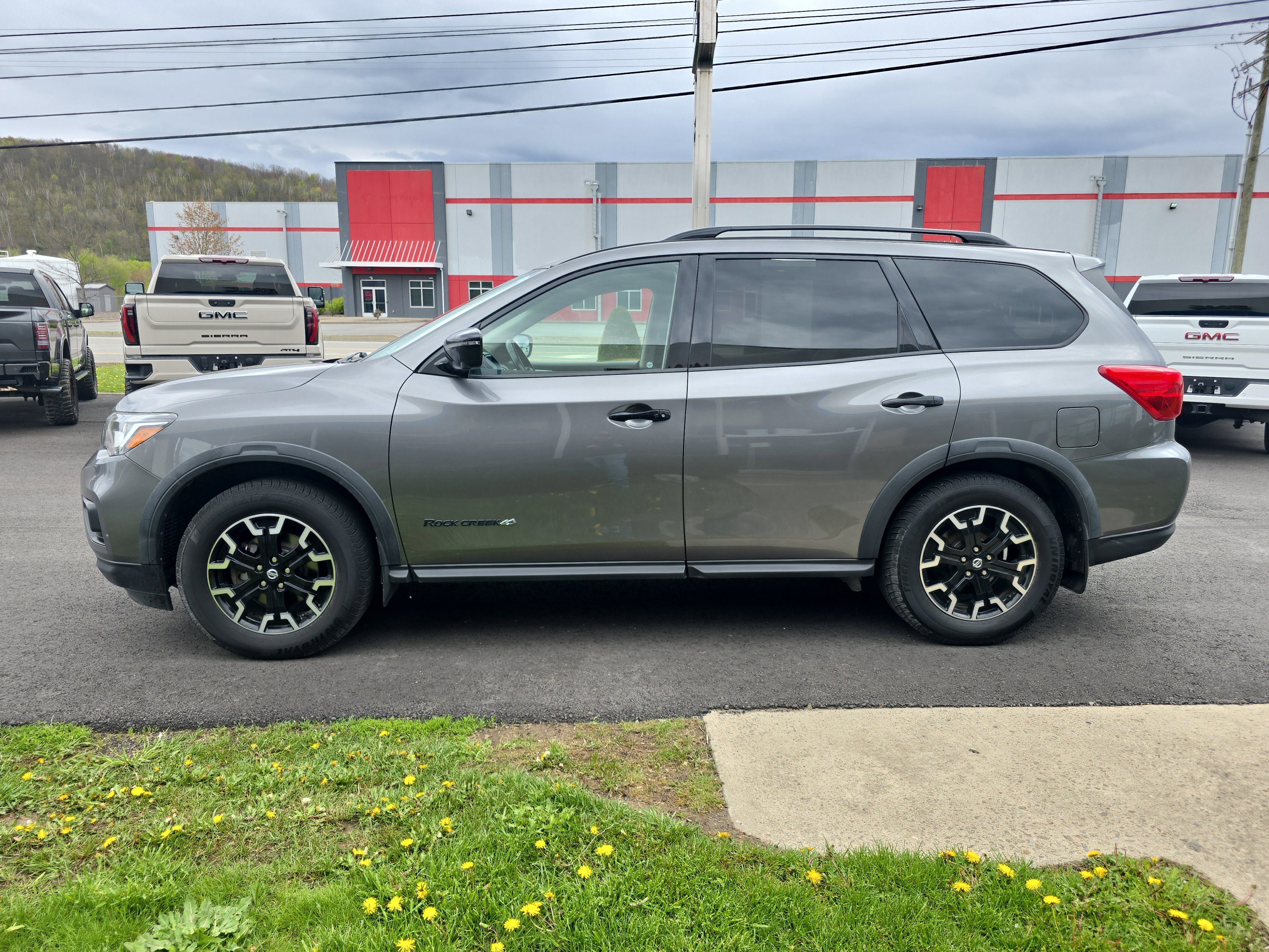 2019 Nissan Pathfinder SL