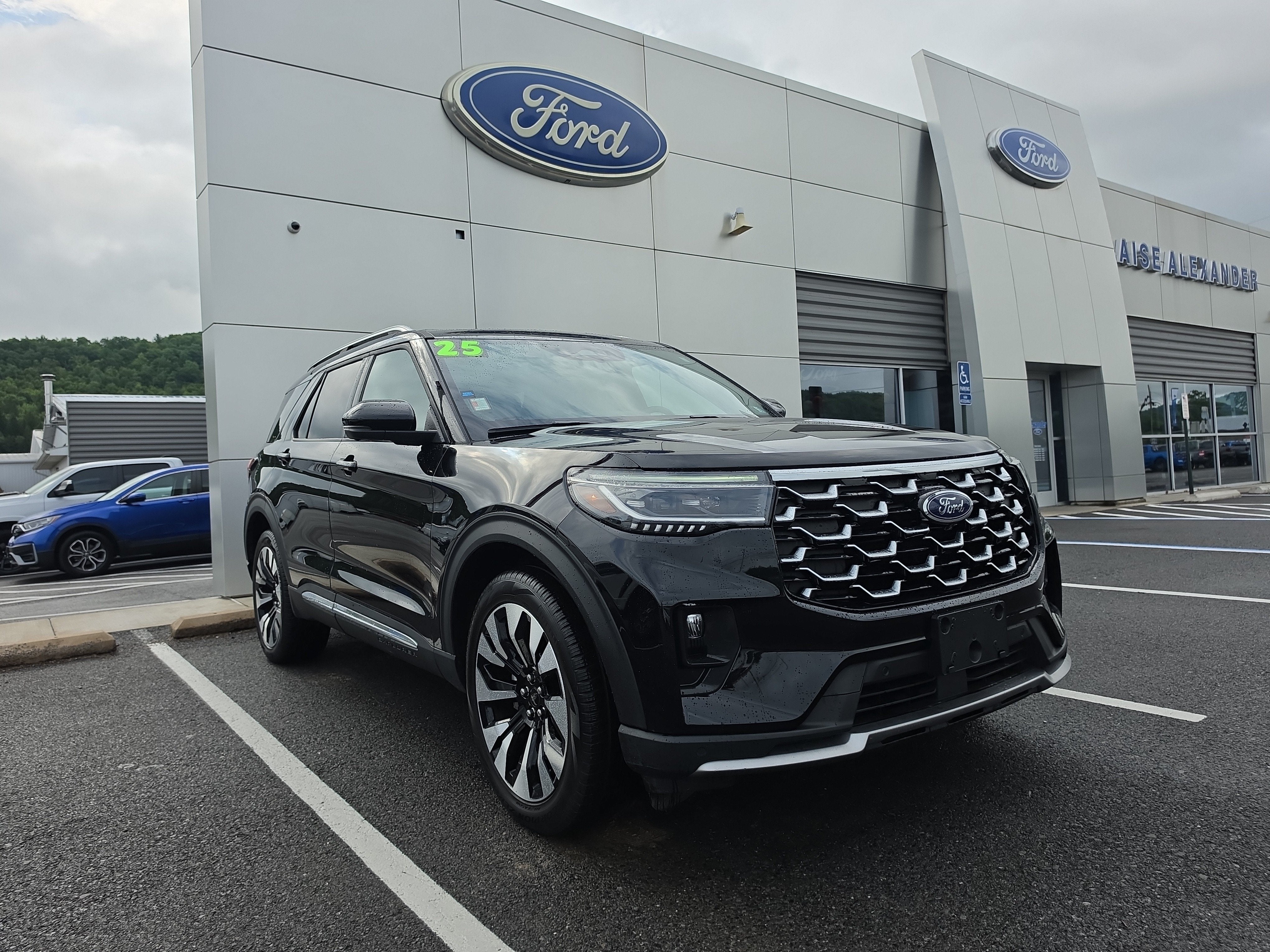 2025 Ford Explorer Platinum