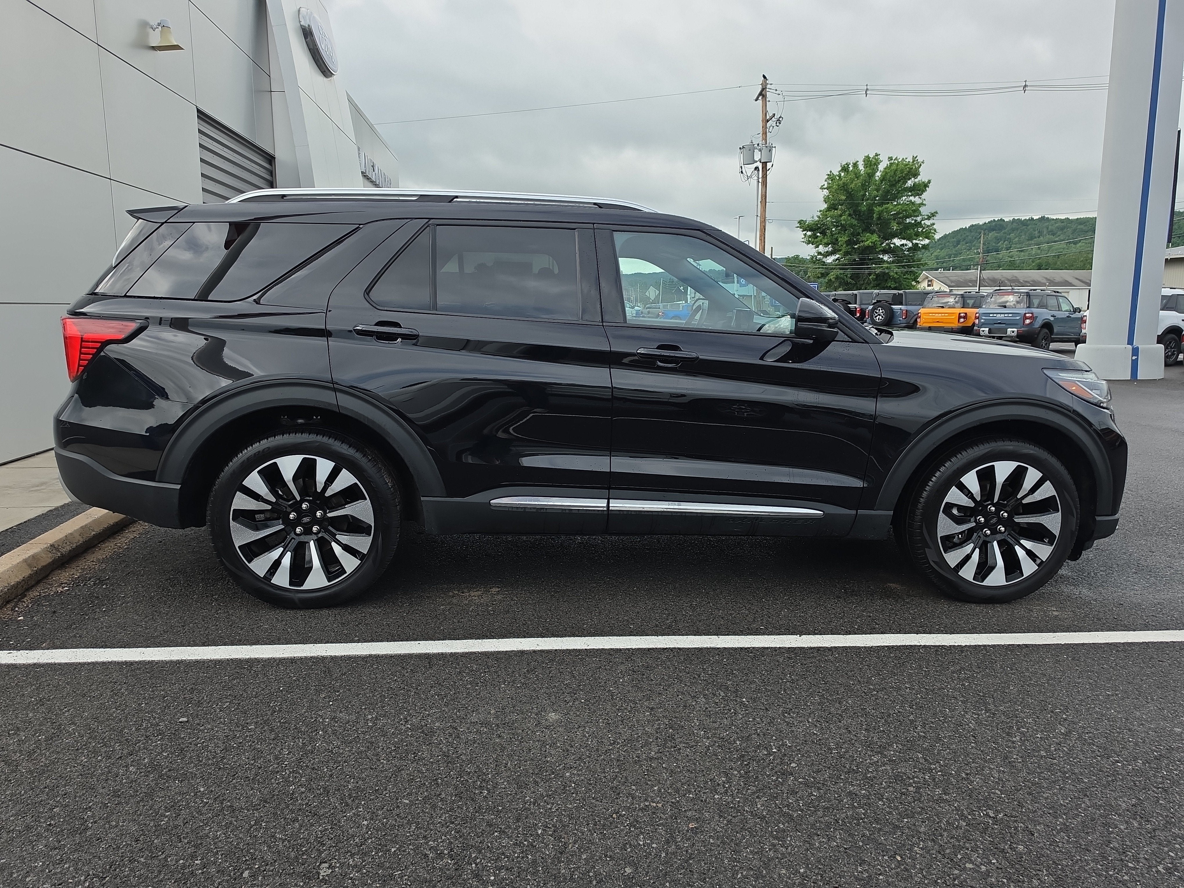 2025 Ford Explorer Platinum