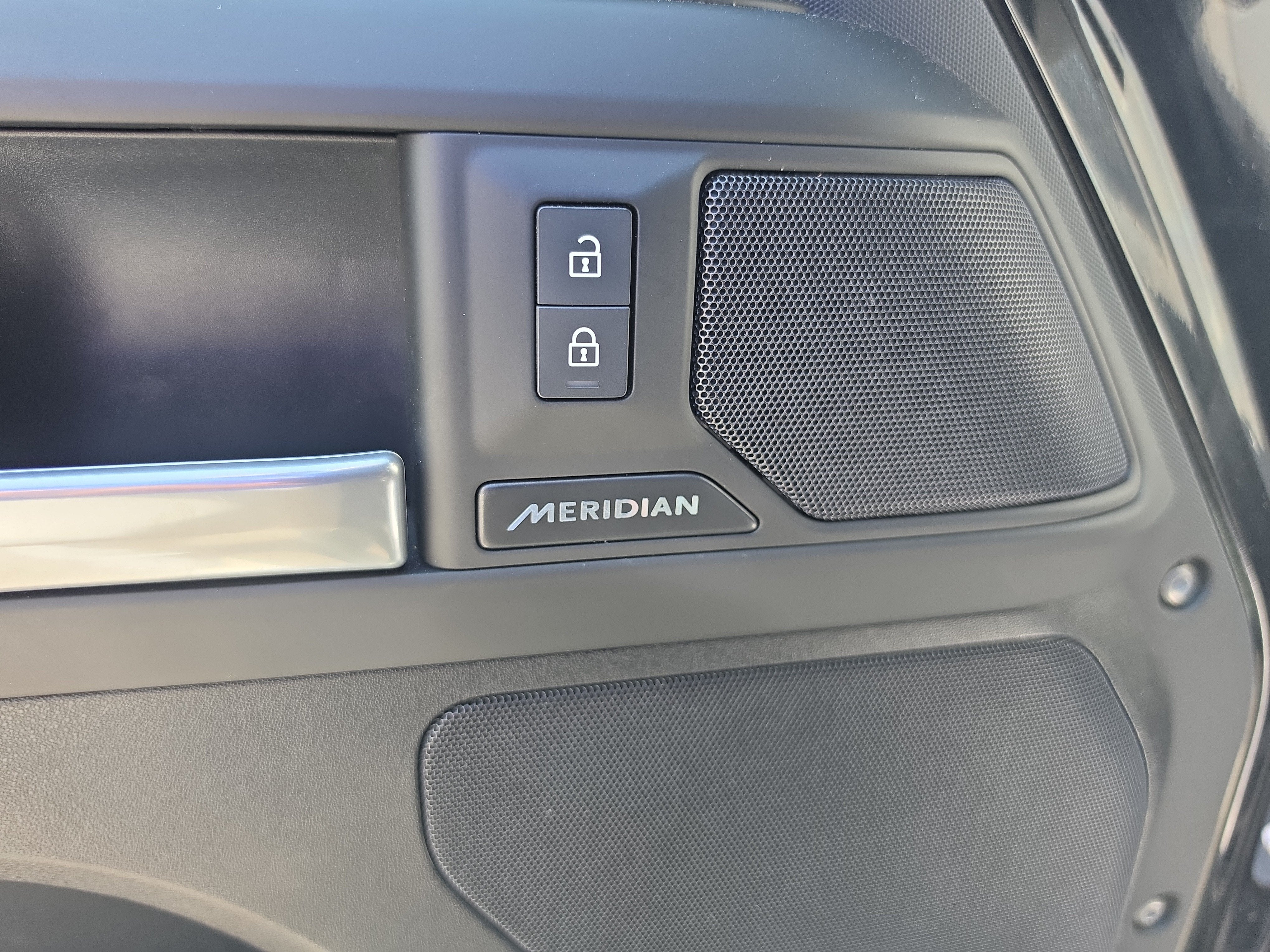 2025 Land Rover Defender S