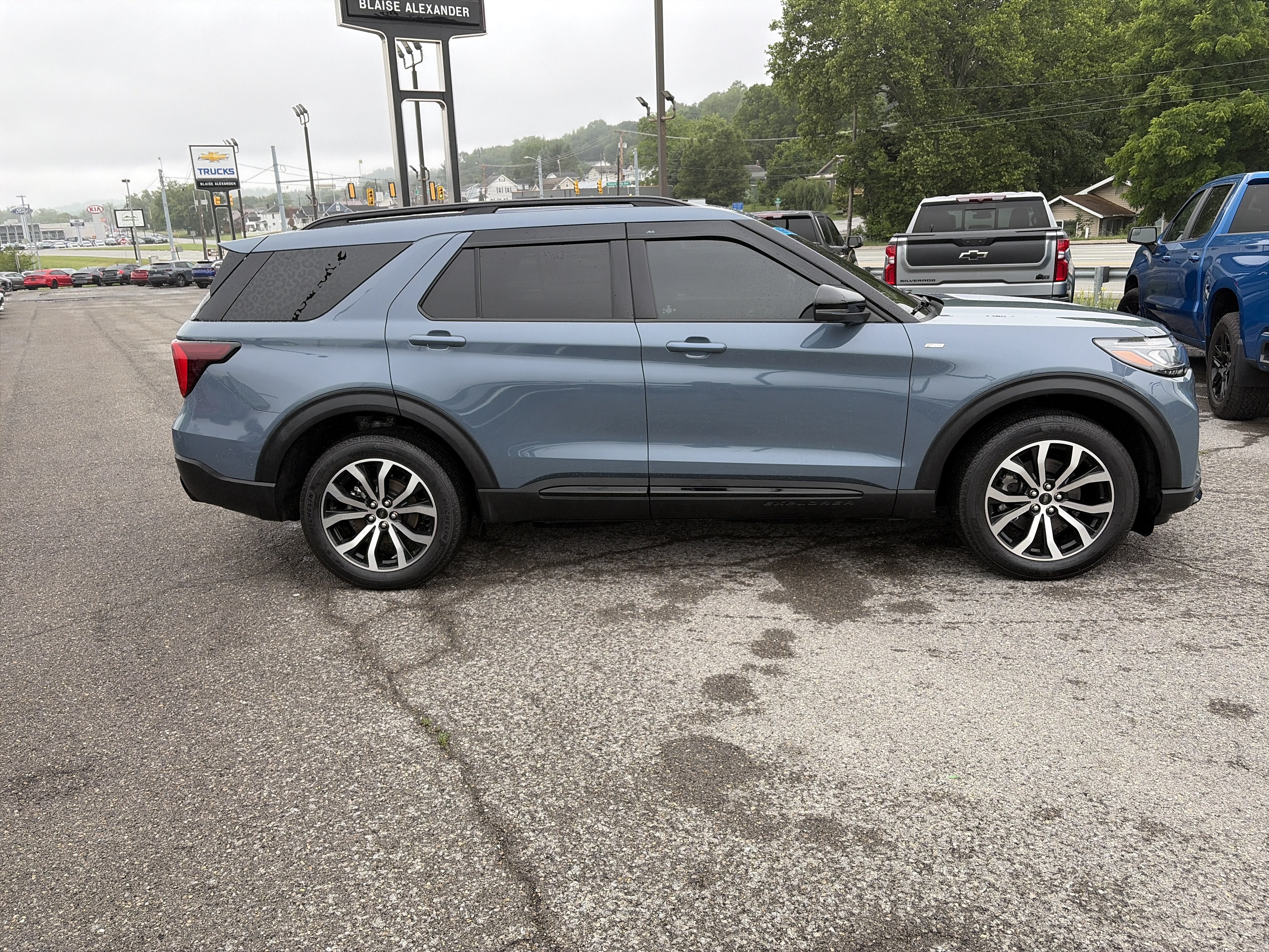 2025 Ford Explorer ST-Line