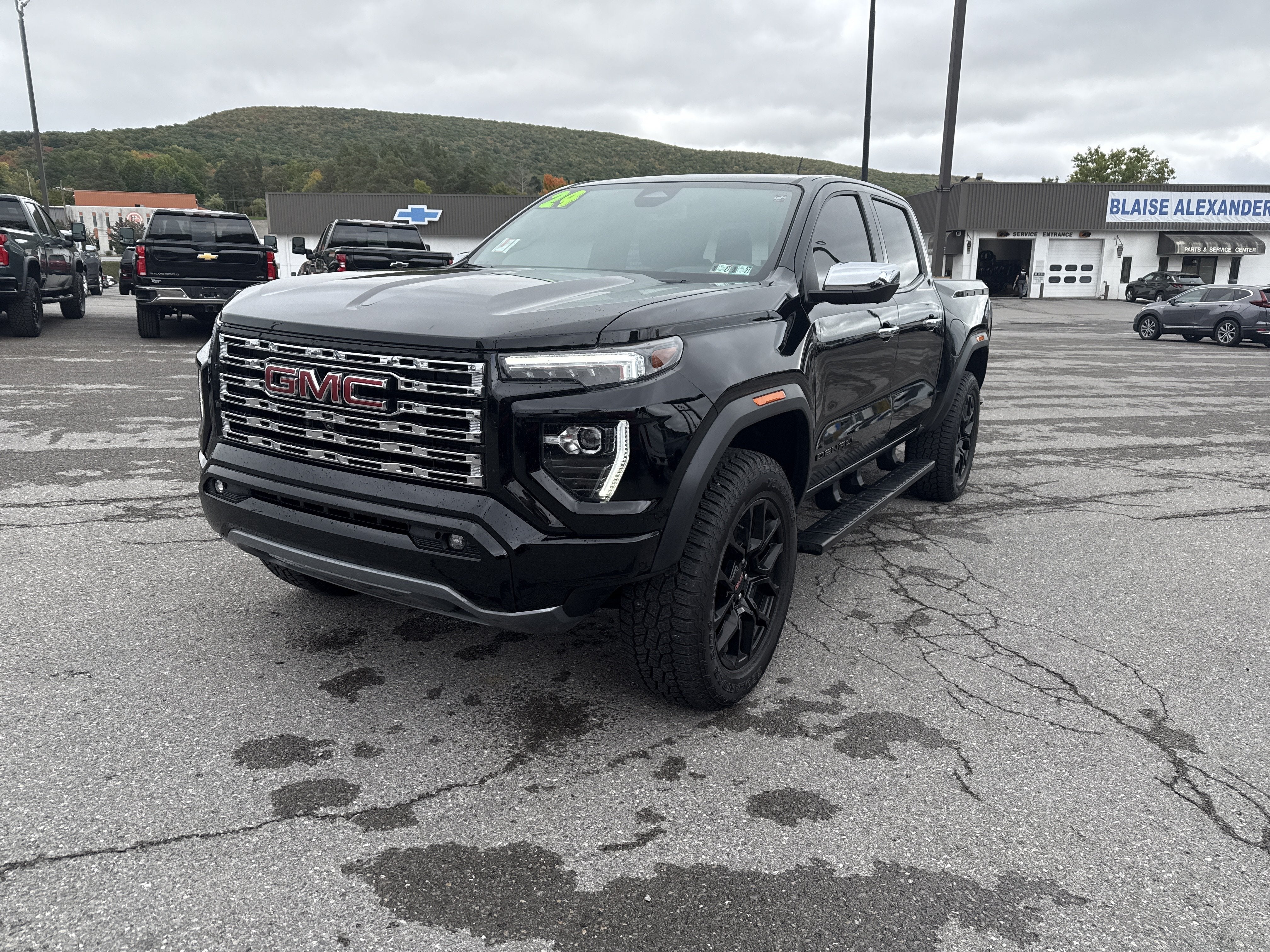 2024 GMC Canyon 4WD Denali