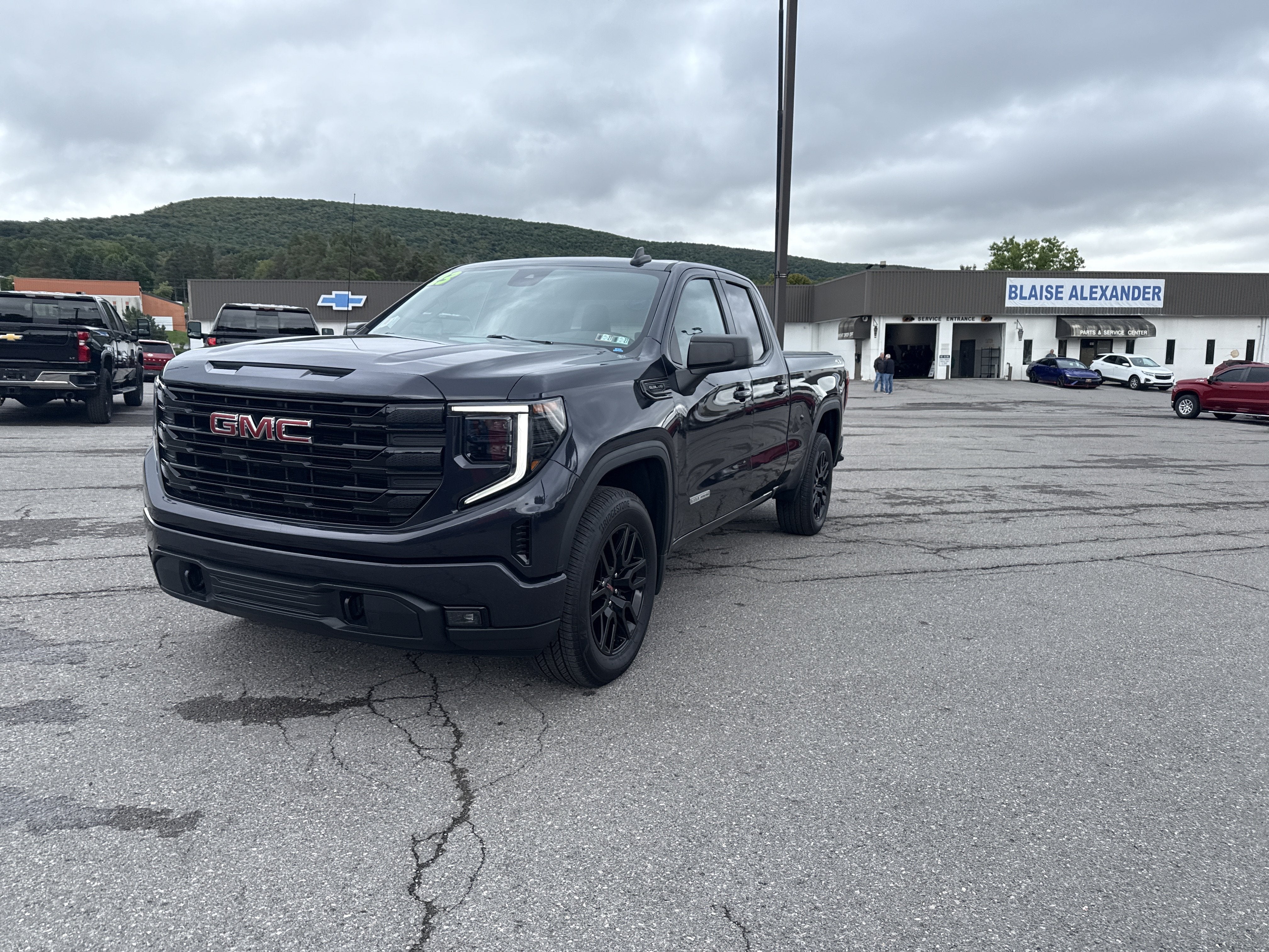 2023 GMC Sierra 1500 Elevation