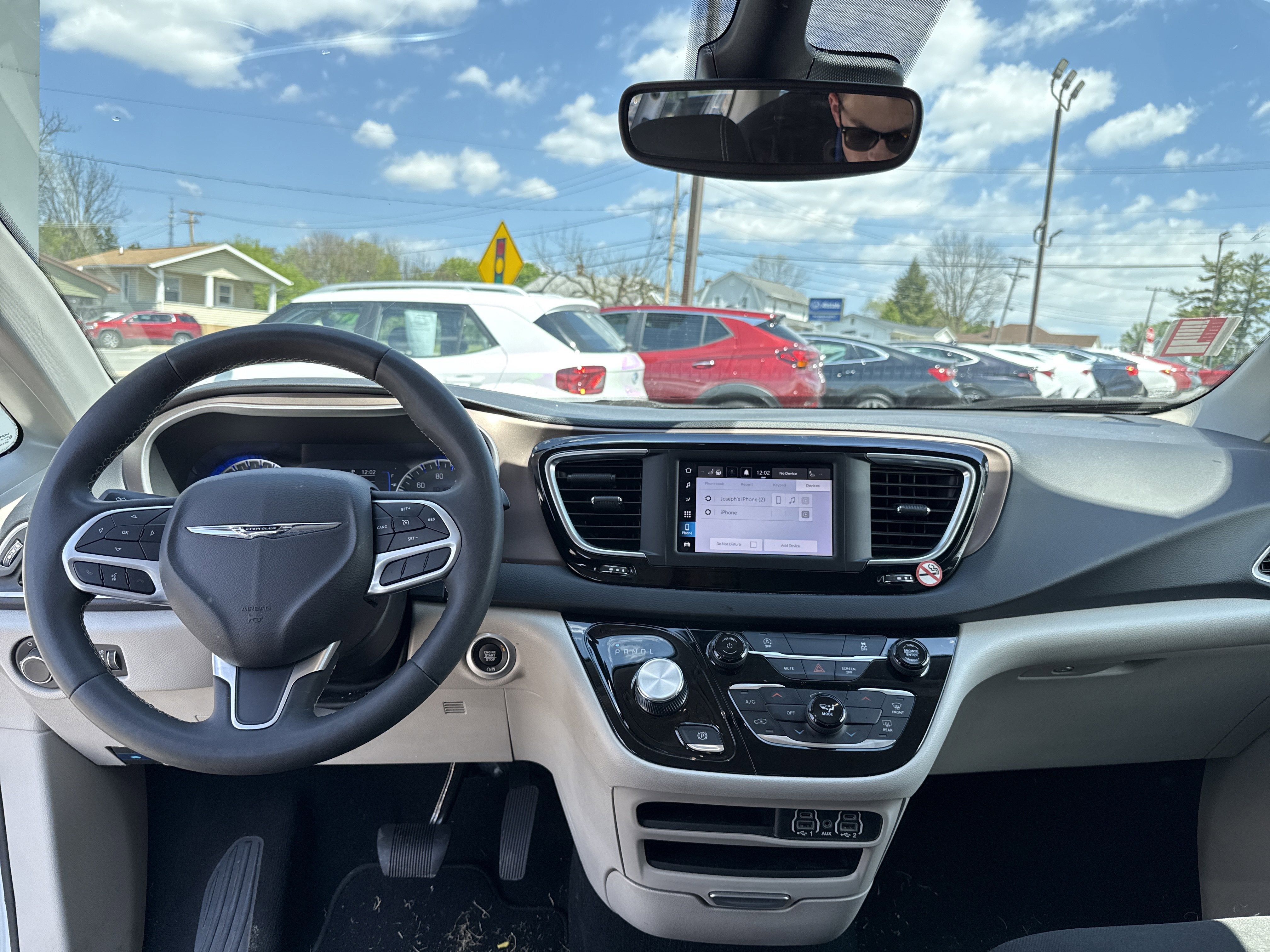 2023 Chrysler Voyager LX