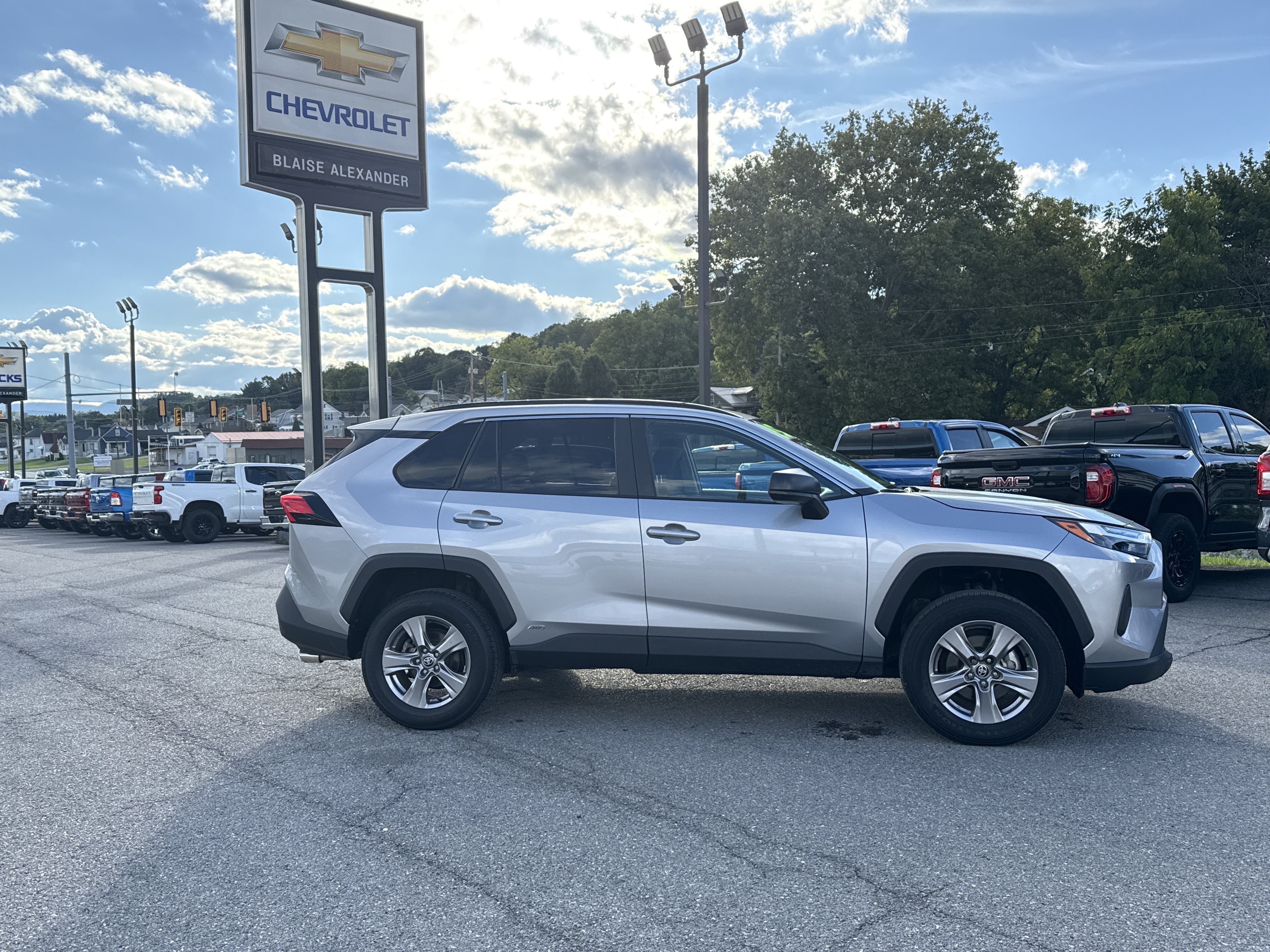 2025 Toyota RAV4 Hybrid LE