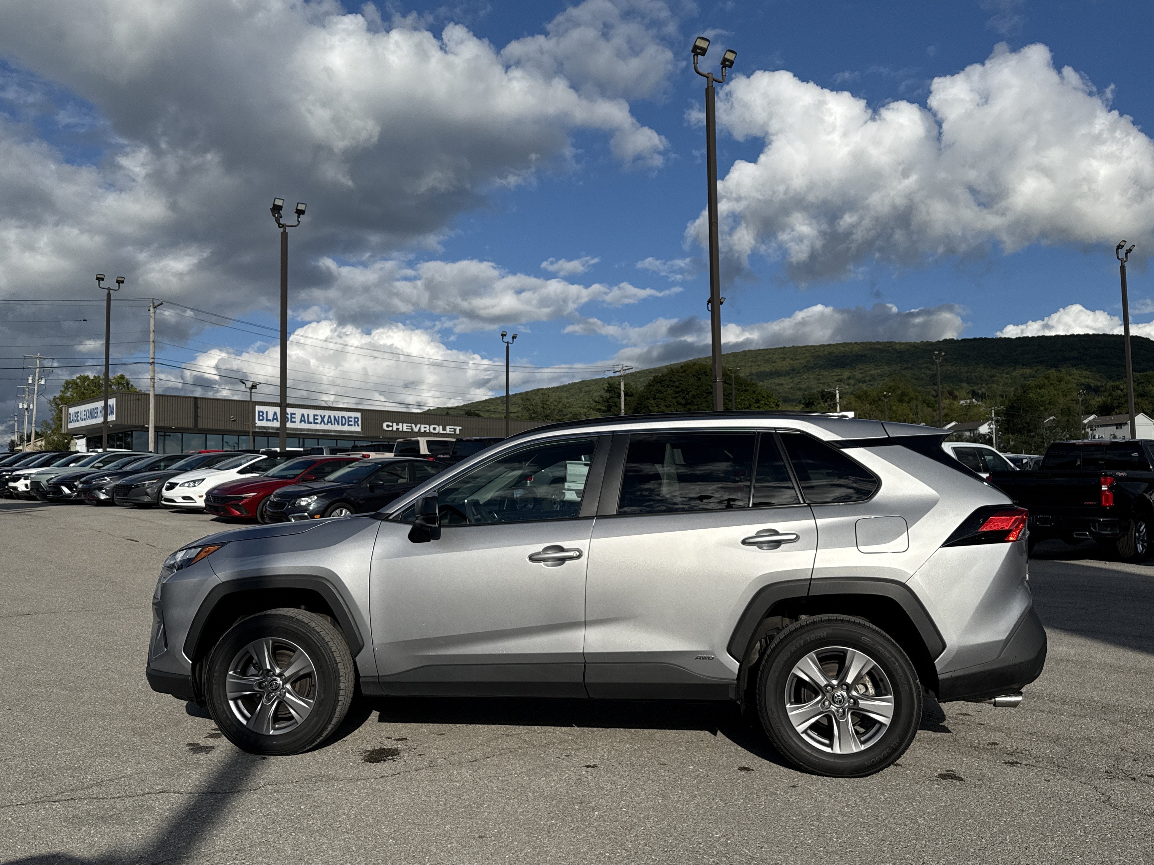 2025 Toyota RAV4 Hybrid LE