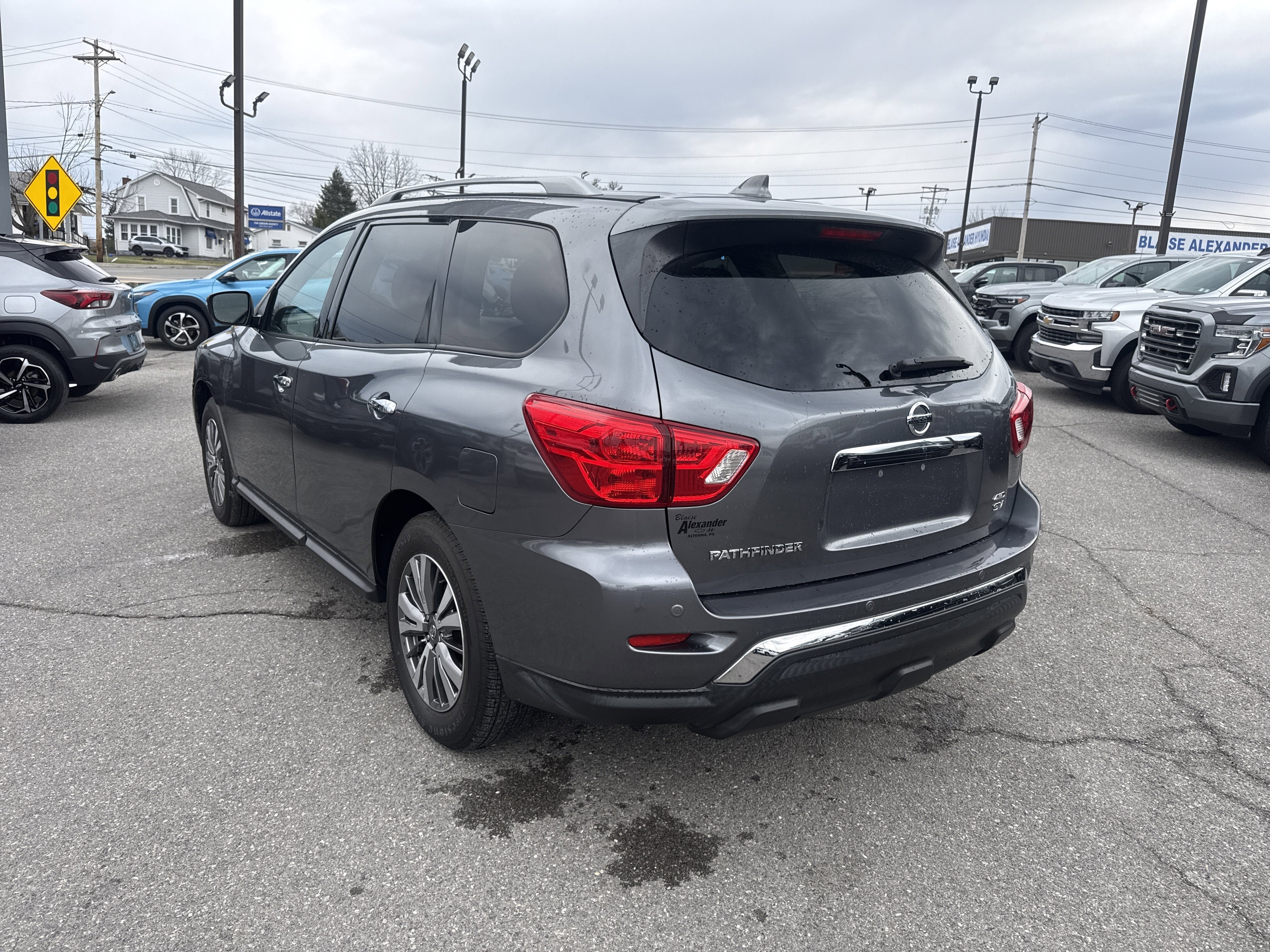 2020 Nissan Pathfinder SV