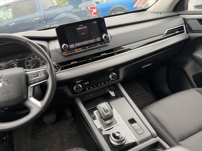 2022 Mitsubishi Outlander ES