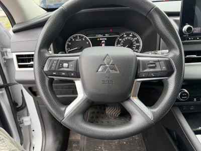 2022 Mitsubishi Outlander ES