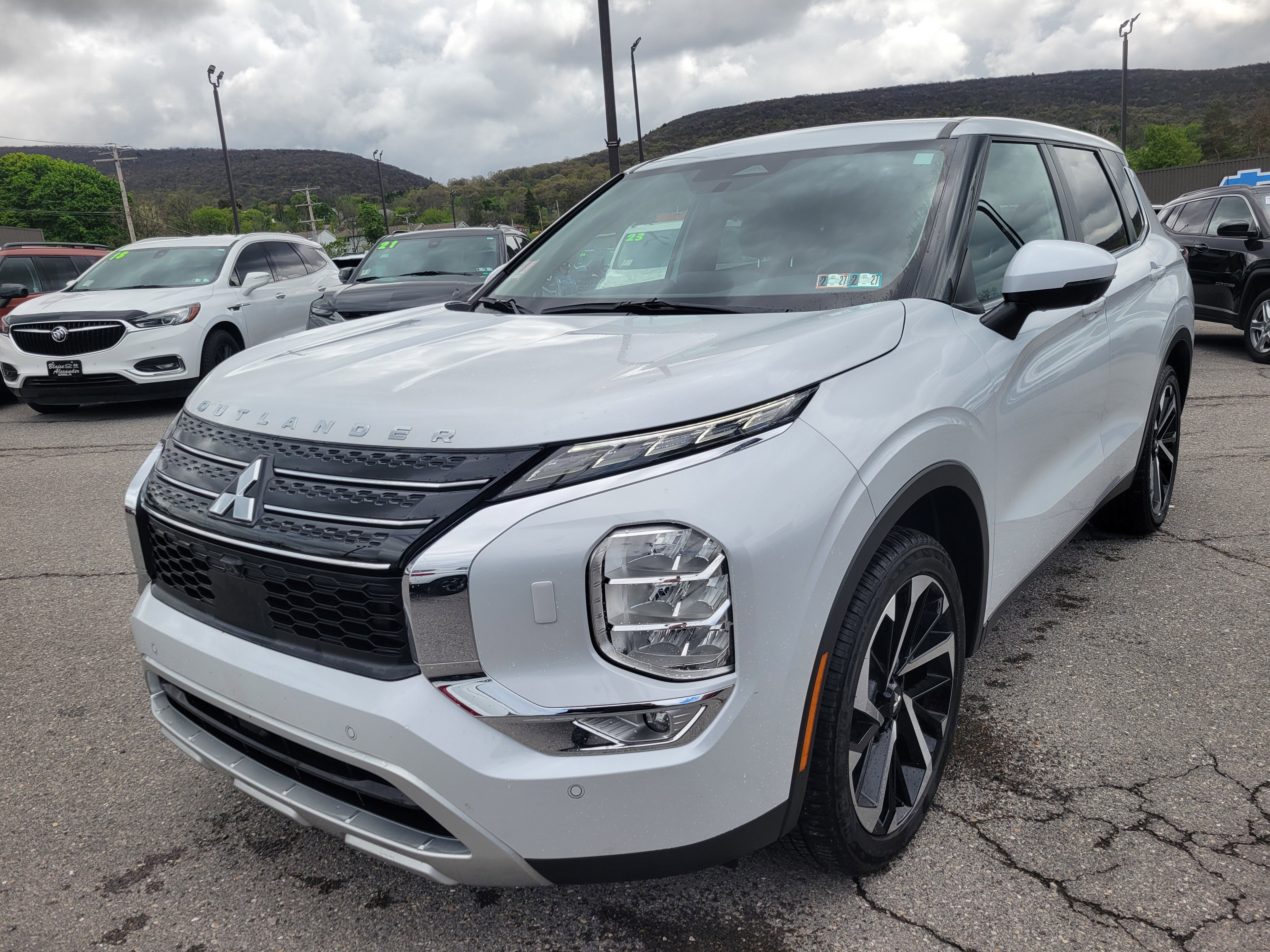 2024 Mitsubishi Outlander SE