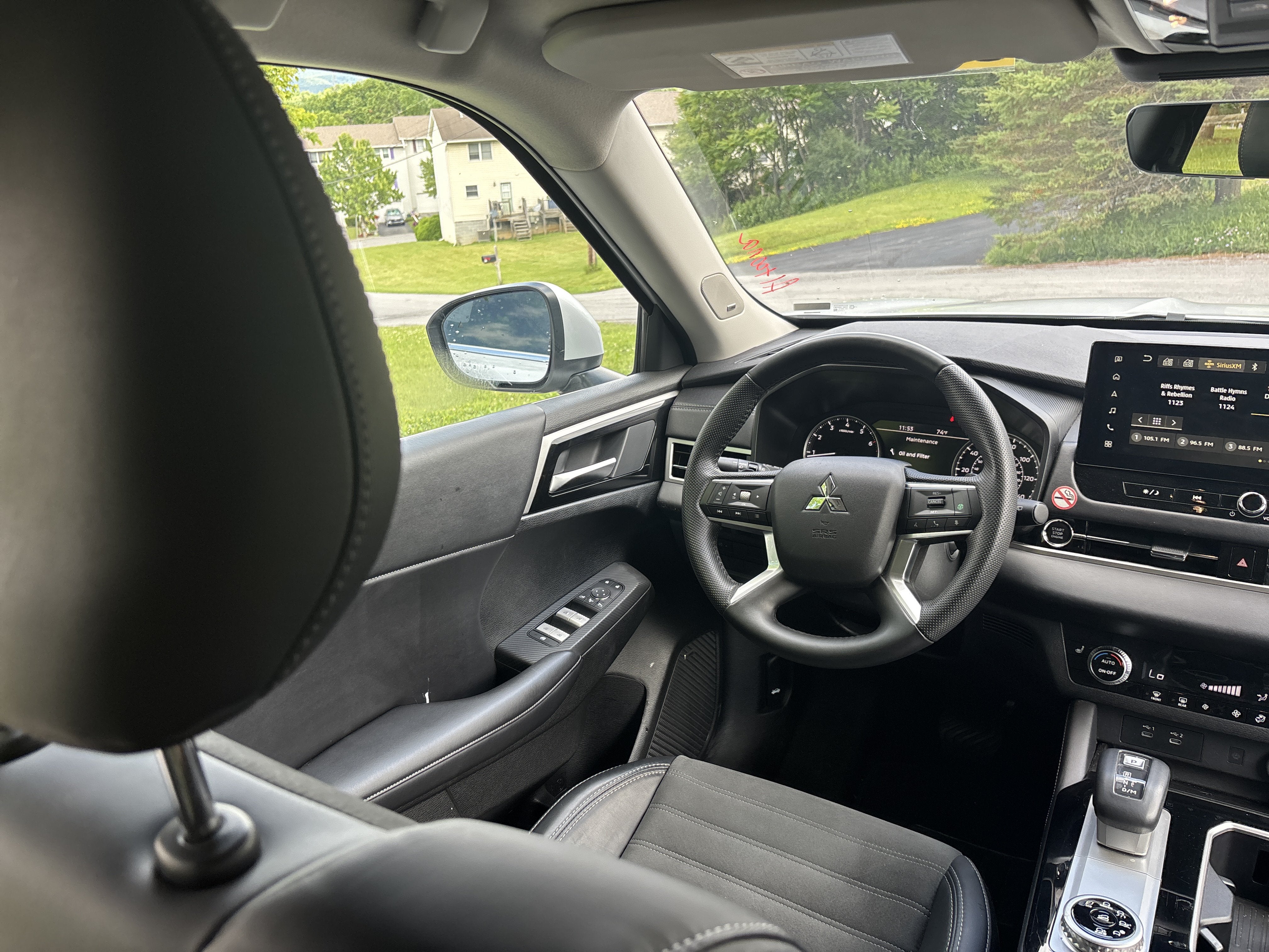 2025 Mitsubishi Outlander SE