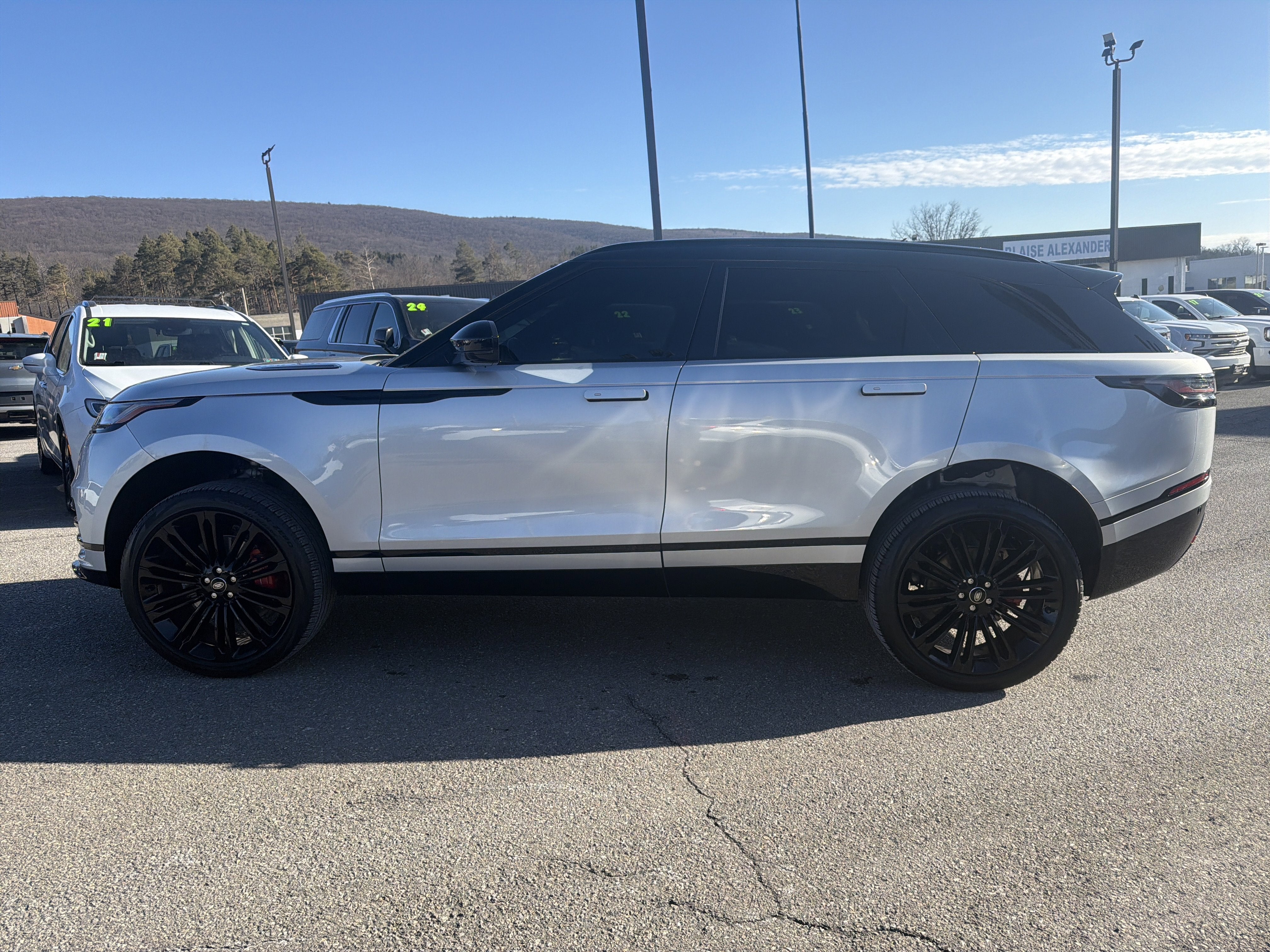 2024 Land Rover Range Rover Velar Dynamic SE