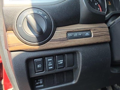 2017 Nissan Titan 4x4 Crew Cab SL