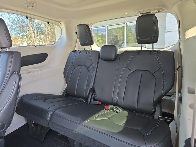 2022 Chrysler Pacifica Touring L AWD