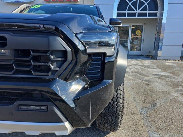 2025 Toyota Tacoma 4WD 4WD Trailhunter Hybrid Double Cab 5' Bed AT (Natl)