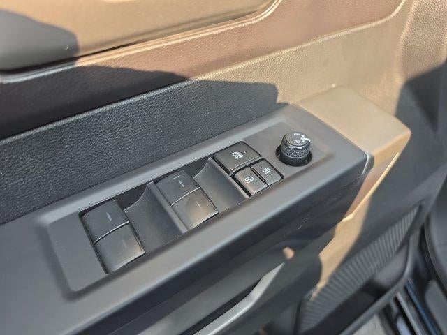 2023 Toyota Tundra 4WD 4WD SR5 CrewMax 5.5' Bed (SE)