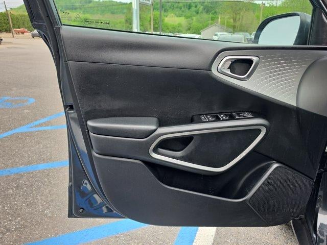 2023 Kia Soul LX IVT