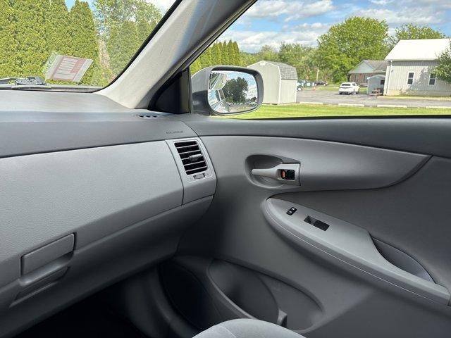 2009 Toyota Corolla 4dr Sdn Auto LE (Natl)