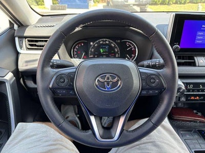 2025 Toyota RAV4 XLE AWD (Natl)