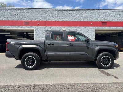 2025 Toyota Tacoma 4WD 4WD TRD Off Road Double Cab 5' Bed AT (Natl)