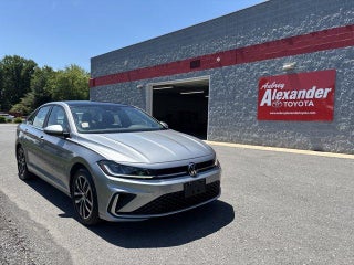 2025 Volkswagen Jetta SE Auto