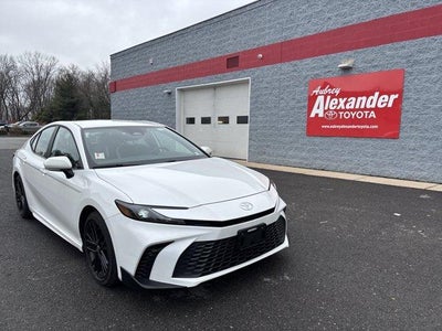 2025 Toyota Camry LE (SE)