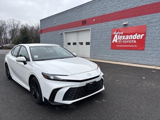 2025 Toyota Camry LE (SE)