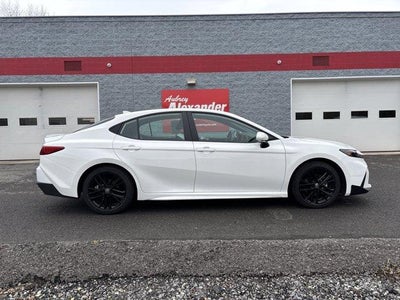 2025 Toyota Camry LE (SE)