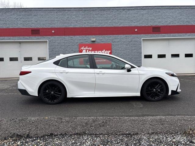 2025 Toyota Camry LE (SE)