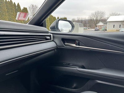 2025 Toyota Camry LE (SE)