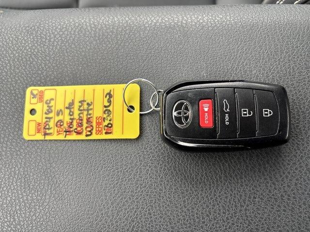 2025 Toyota Camry LE (SE)