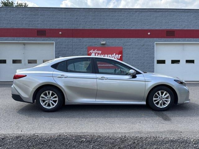2025 Toyota Camry LE (SE)