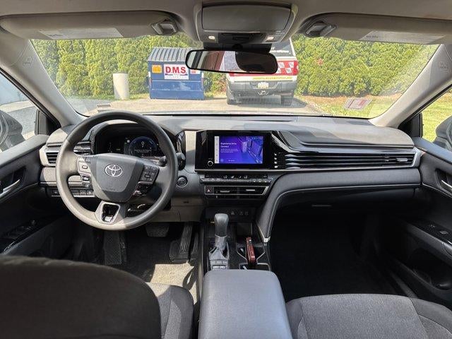 2025 Toyota Camry LE (SE)