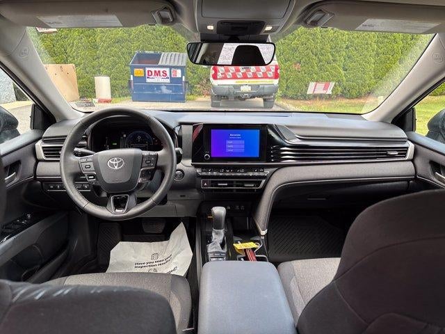 2025 Toyota Camry LE (SE)