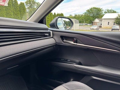 2025 Toyota Camry LE (SE)
