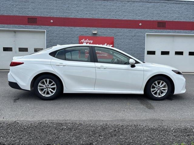 2025 Toyota Camry LE (SE)