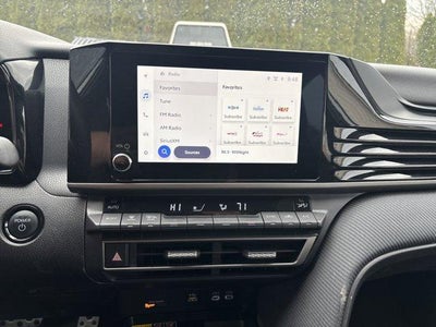 2025 Toyota Camry SE (SE)