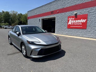 2025 Toyota Camry LE (SE)