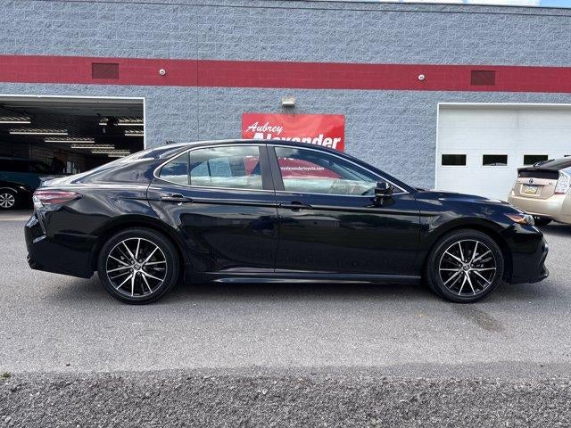 2024 Toyota Camry SE Auto (SE)