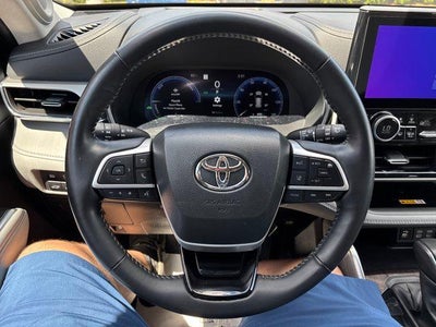 2024 Toyota Highlander Hybrid Platinum AWD (Natl)