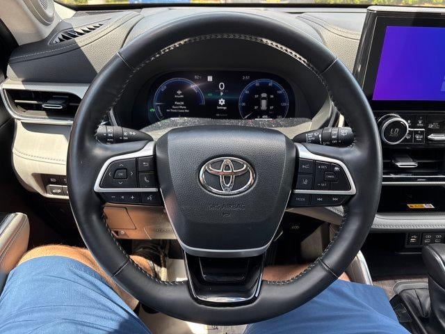 2024 Toyota Highlander Hybrid Platinum AWD (Natl)