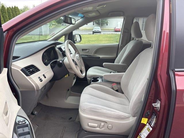 2013 Toyota Sienna 5dr 8-Pass Van V6 LE FWD (Natl)