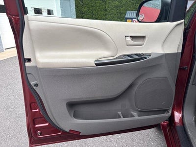 2013 Toyota Sienna 5dr 8-Pass Van V6 LE FWD (Natl)