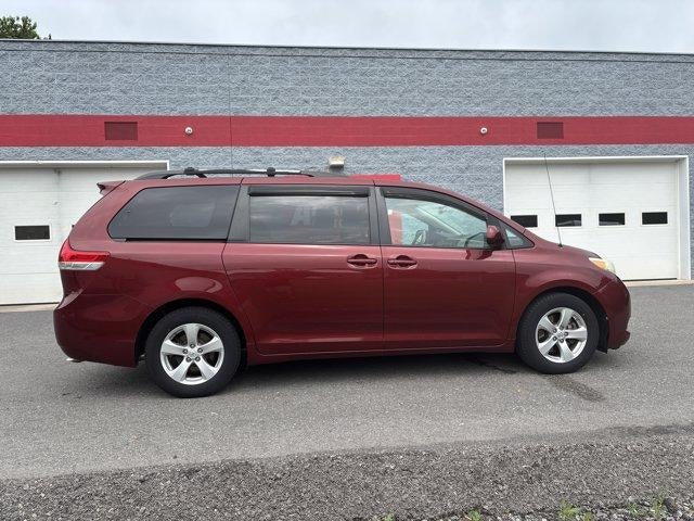 2013 Toyota Sienna 5dr 8-Pass Van V6 LE FWD (Natl)