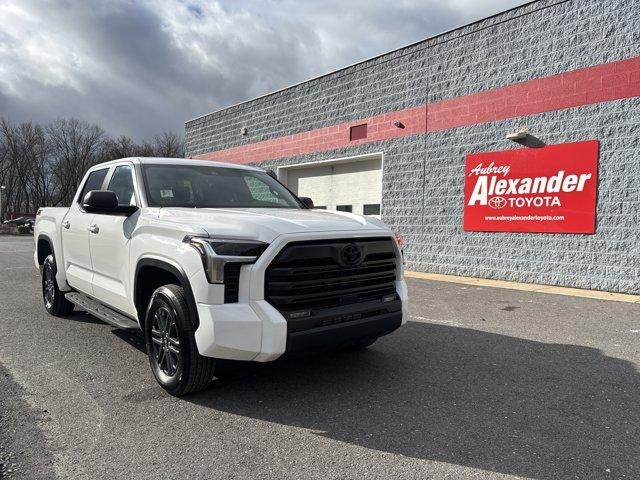 2025 Toyota Tundra 4WD 4WD SR5 CrewMax 5.5' Bed (SE)