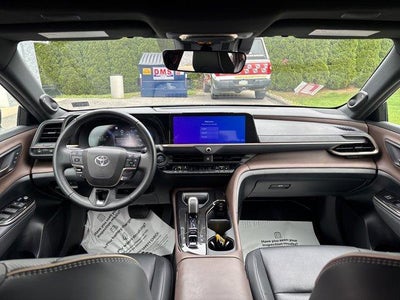 2024 Toyota Crown Limited AWD (Natl)
