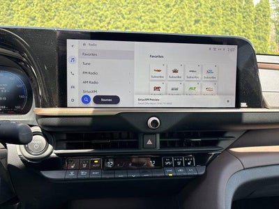 2023 Toyota Crown Limited AWD (Natl)