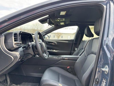 2025 Toyota Crown Signia Limited AWD (Natl)