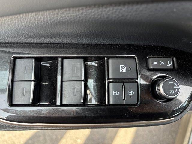 2025 Toyota Crown Signia Limited AWD (Natl)